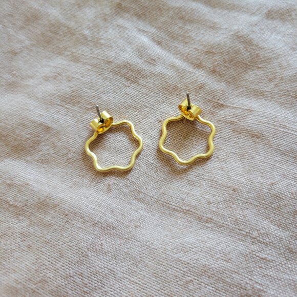 Madewell front-facing wavy hoop earrings - Picture 2 of 2